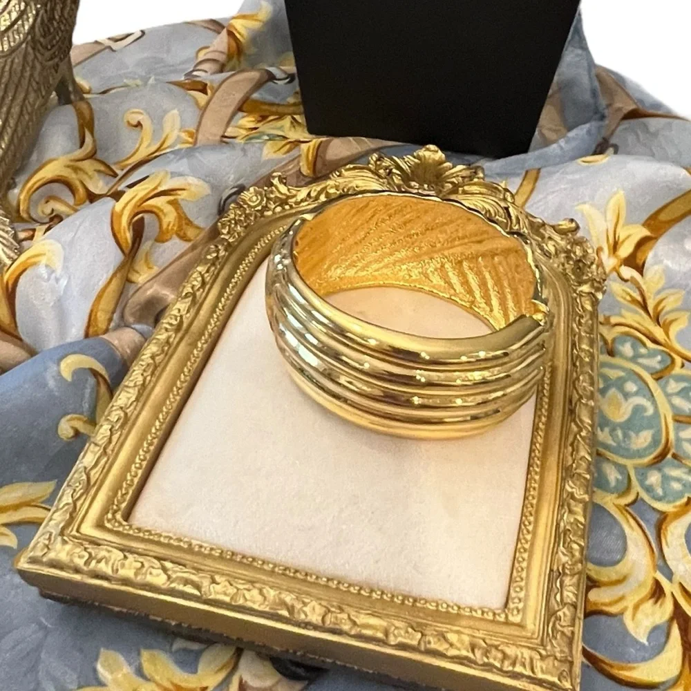 Wide Chunky Linear Ribbed Gold Tone‎ Bangle Bracelet Vintage Jewelry Boho Mod
